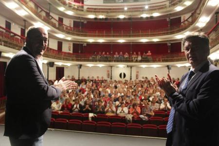 Imagen Clausura del curso de Aulas Sociales y Aulas de Manualidades en el Teatro Juan Bravo
