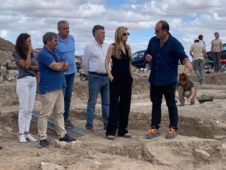 Imagen El presidente accidental de la Diputación acompaña a la viceconsejera de Acción Cultural en su visita a los yacimientos de Confloenta y San Miguel de Bernuy